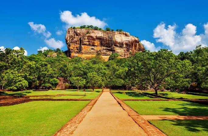 Sigiriya Rock Fortress photo 3